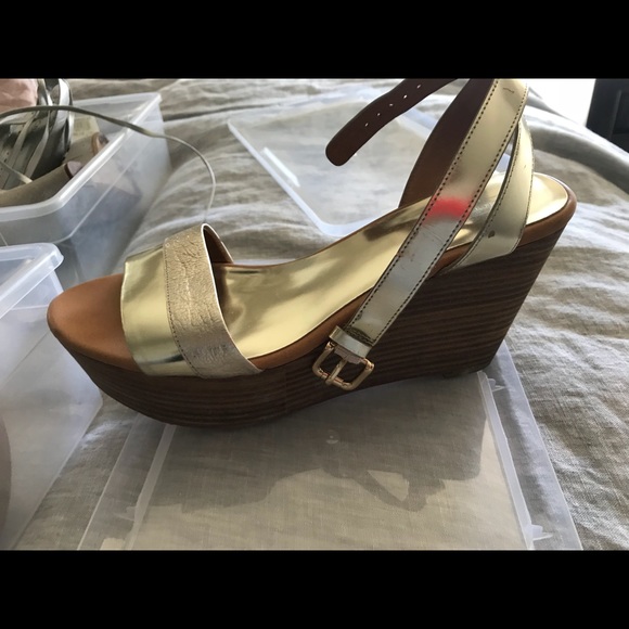 Beautiful shoe - Picture 2 of 3